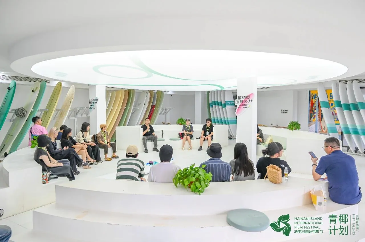 Cui Yaoyuan exchanges research trip experiences with the participants