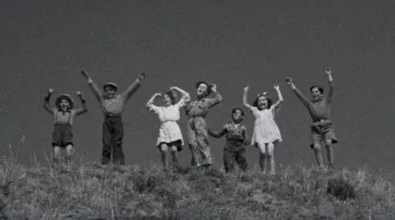 Still from Aniki Bóbó